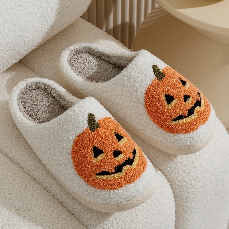 PUMPKIN SLIPPERS / HALLOWEEN / Jack O Lantern / Cozy Cute / Comfortable / House Shoes / Spooky Love / Orange White / Autumn Fall / Smiley