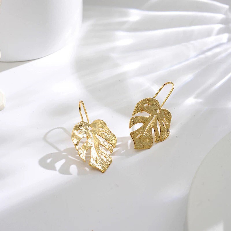 GOLDEN LEAF EARRINGS / Minimalist / Artistic / Pretty / Elegant / Delicate / Aesthetic / Trendy / Unique / Party / Wedding