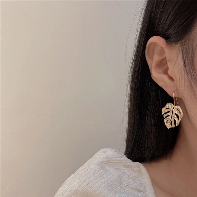 GOLDEN LEAF EARRINGS / Minimalist / Artistic / Pretty / Elegant / Delicate / Aesthetic / Trendy / Unique / Party / Wedding