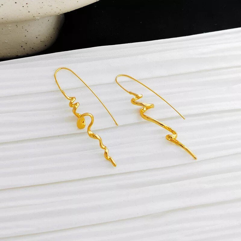 ABSTRACT FORM EARRINGS / Gold / Silver / Minimalist / Artistic / Pretty / Delicate / Aesthetic / Asymmetrical / Party / Wedding / Dangle