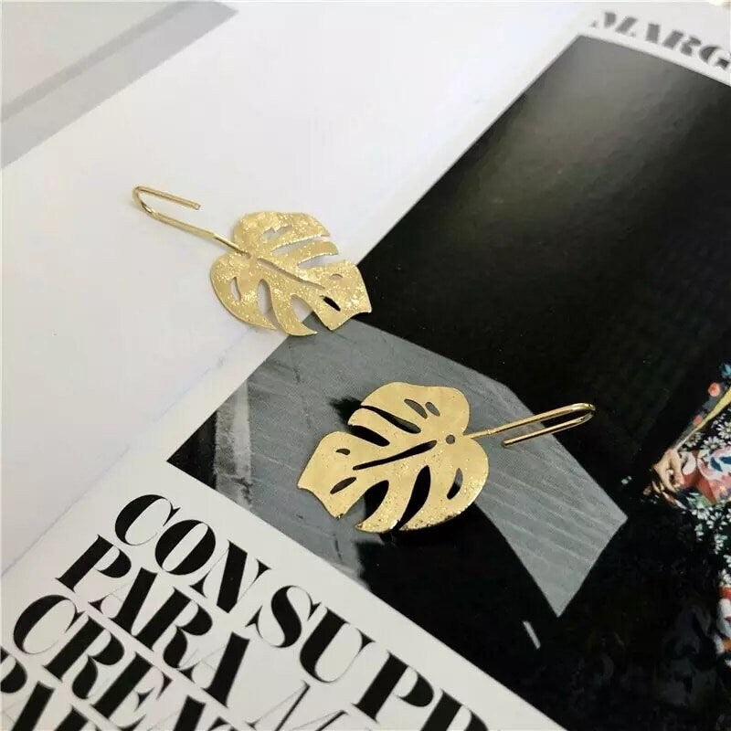 GOLDEN LEAF EARRINGS / Minimalist / Artistic / Pretty / Elegant / Delicate / Aesthetic / Trendy / Unique / Party / Wedding