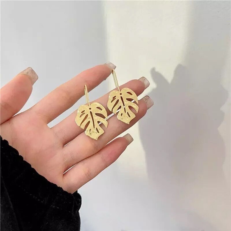 GOLDEN LEAF EARRINGS / Minimalist / Artistic / Pretty / Elegant / Delicate / Aesthetic / Trendy / Unique / Party / Wedding